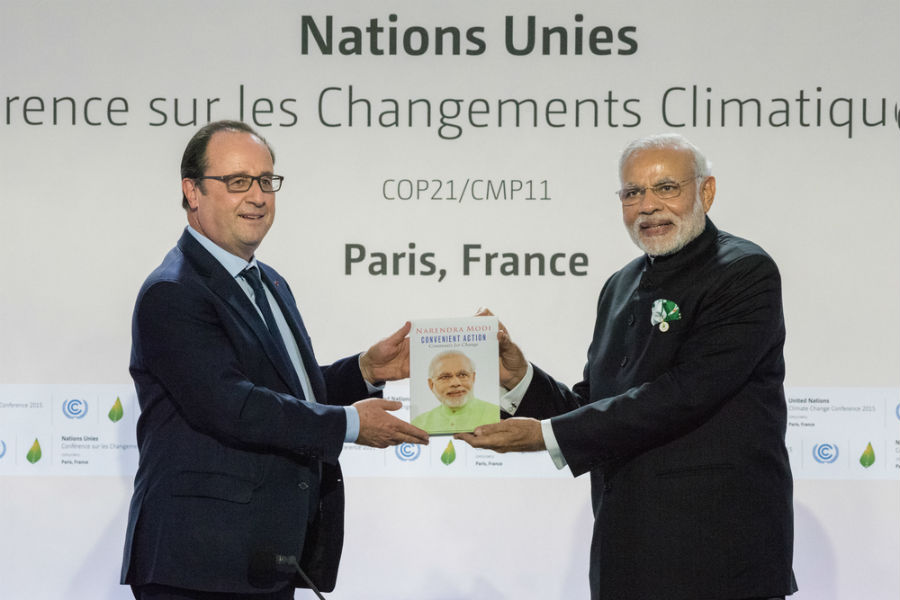 Francois Hollande and Narendra Modi