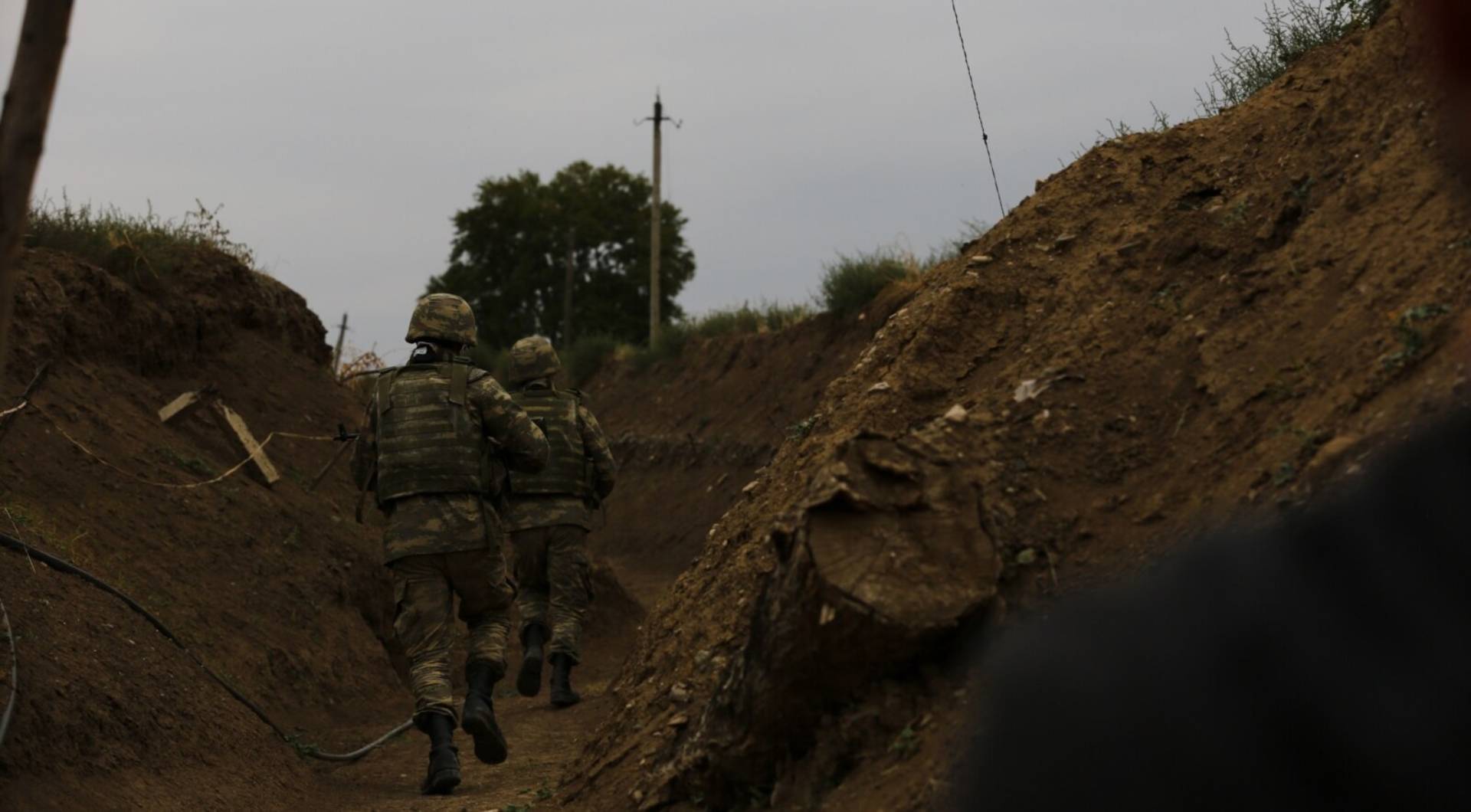 Azerbaijani_soldiers_fighting_in_Karabakh_in_trenches,_2023 (1)
