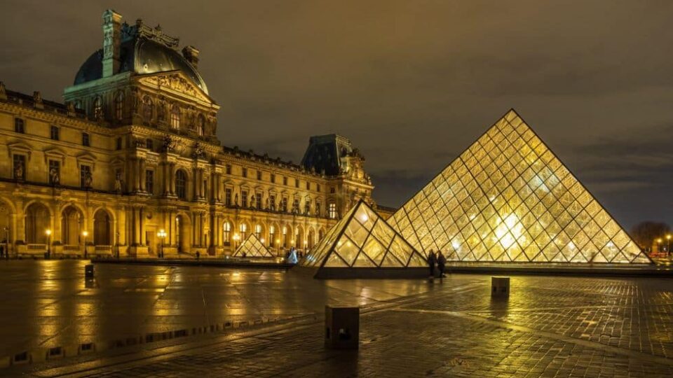 The Louvre Burglary: A Symbol of the French Government’s Slowness and Indecision